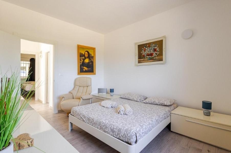 Casa Relax, Comfortable Villa With Sauna And View Martina Franca Bagian luar foto